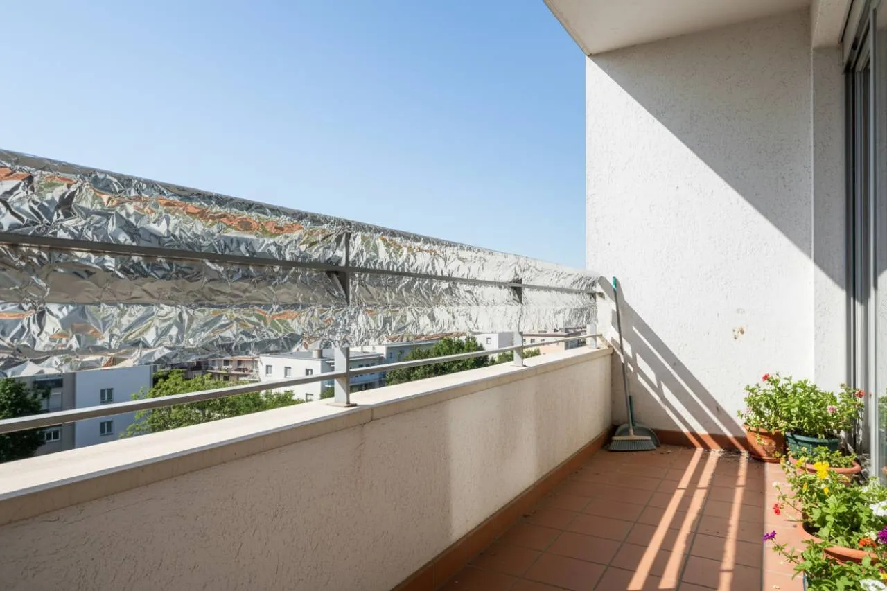 I vantaggi inaspettati della carta stagnola sul balcone