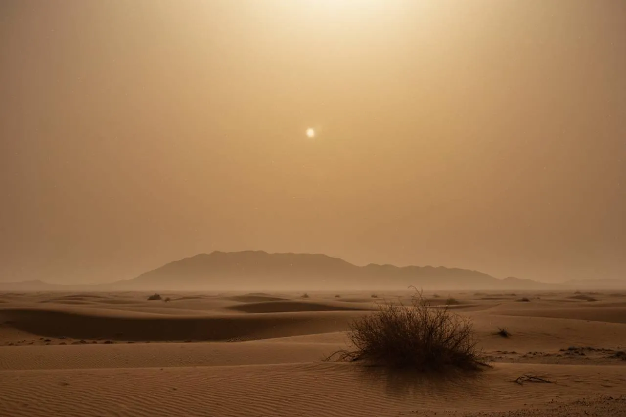 Cieli lattiginosi e la "sabbia" sahariana